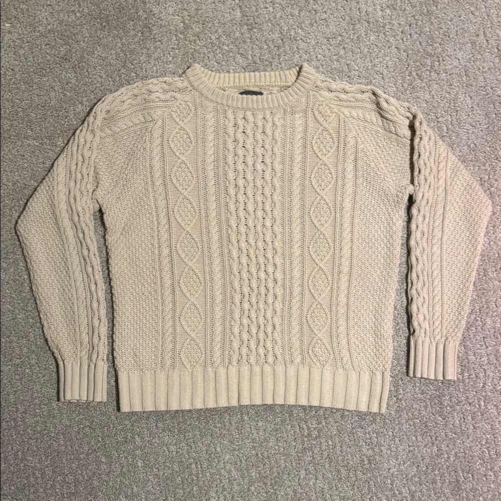 Men’s cable knit crewneck sweater. LL bean